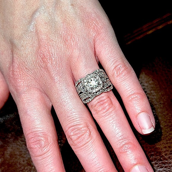 14k Diamond Wedding Set, Excellent Quality, Lightly Pre-Loved. White gold - Picture 12 of 15